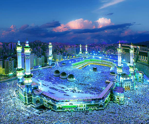 Kaaba in Makkah - Stay connected with an eSIM during your Umrah journey in Saudi Arabia
